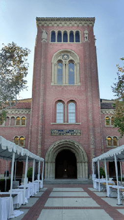 シンポジウムの会場の一つであるUSCのBovard Auditorium